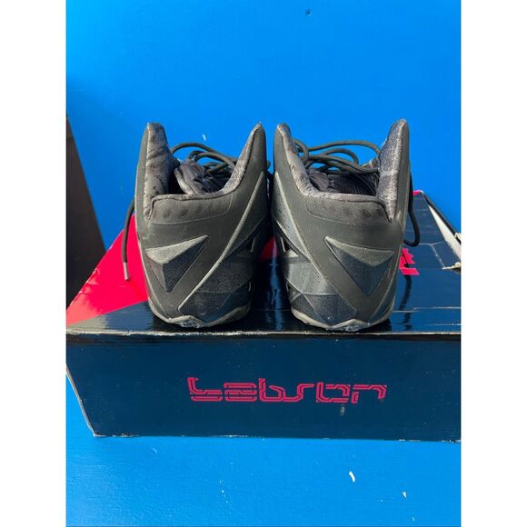 Nike LeBron 11 Blackout Anthracite 616175090 XI 11.5 - Picture 6 of 7